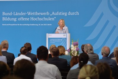Johanna Wanka OH-Abschlusstagung